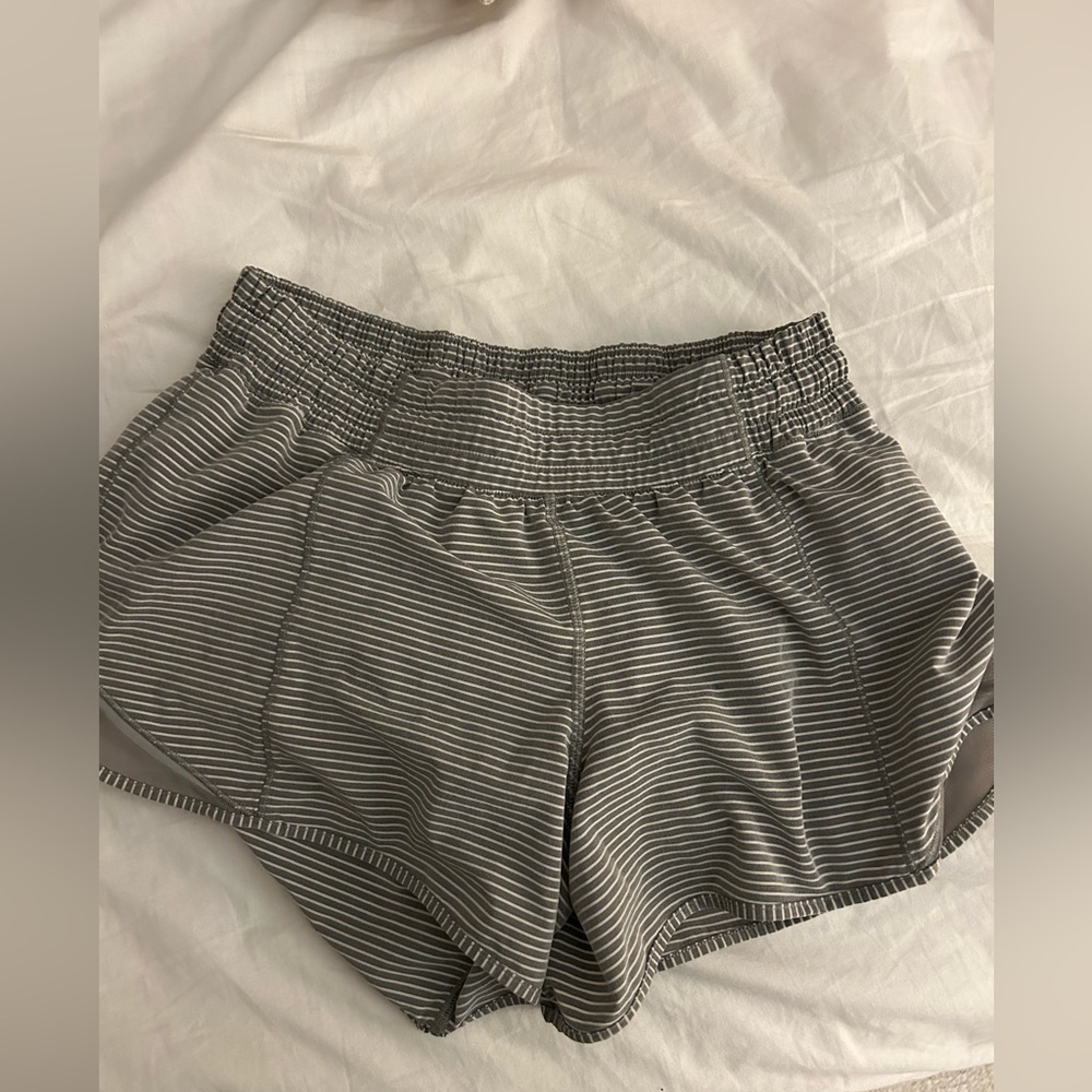 Lululemon hotty hot short grey striped 4 in